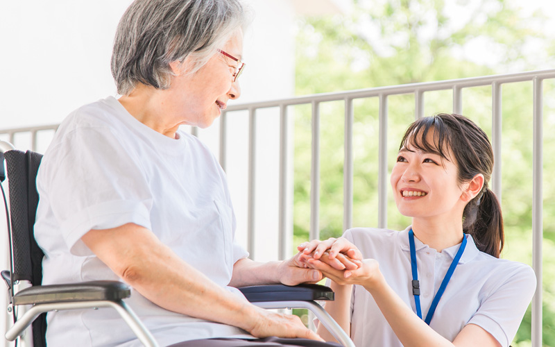 写真：介護（介護作業）