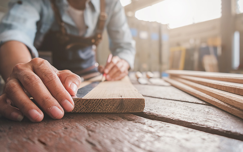 写真：建築大工（大工工事作業）